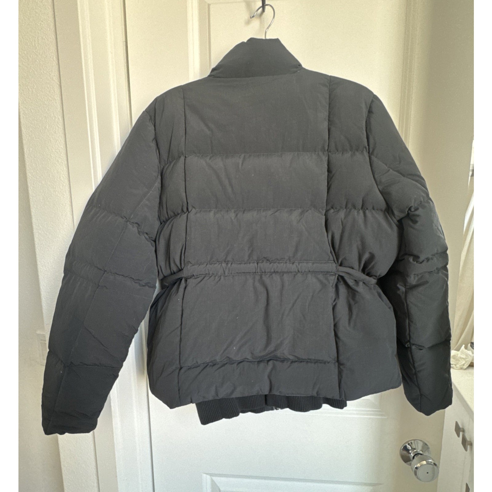 Peachy Den Women's Robyn Puffer Jacket In Onyx Black Size Medium Nwt $239 — image 5 of 8